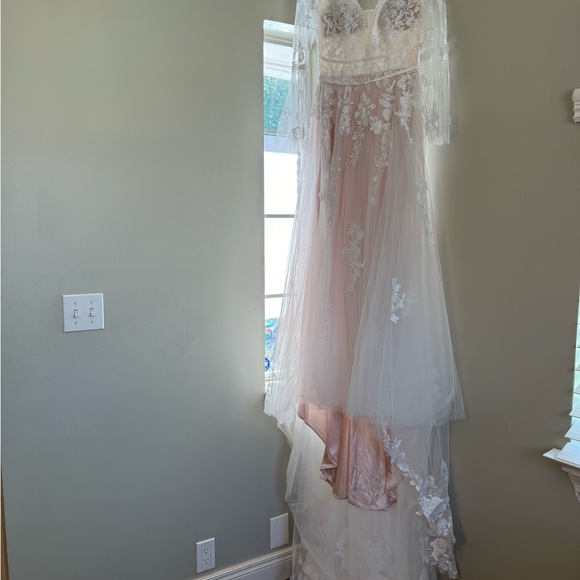 Lux & Love vintage-style bell-sleeve wedding dress - Picture 6 of 15